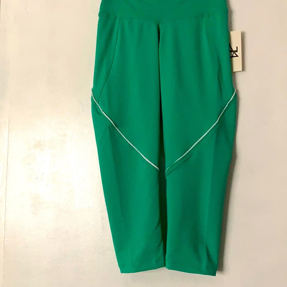 NWT Capri Workout Leggings